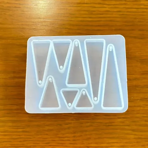 8 cavity trangle mould