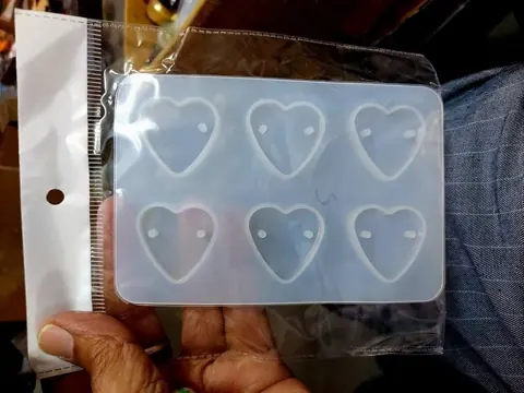 6 cavity heart rakhi mould