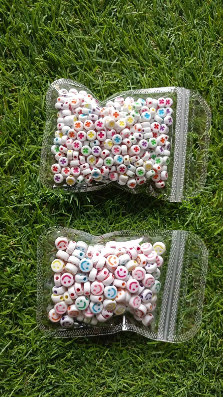 PLASTIC SMILE BEADS