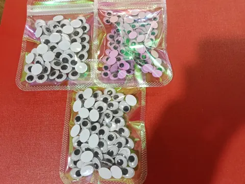 plastic eyes 3 size 8 gram pkt