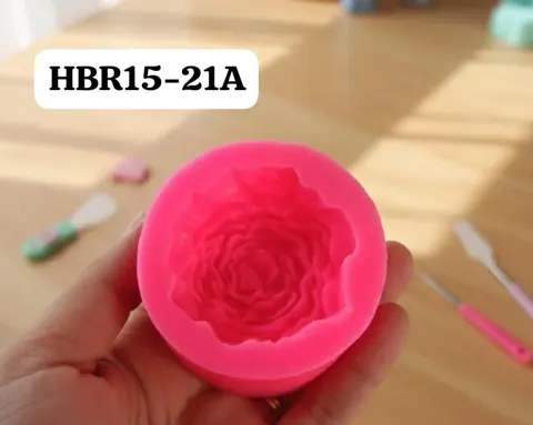 15-21A Small peony mould 79 grm